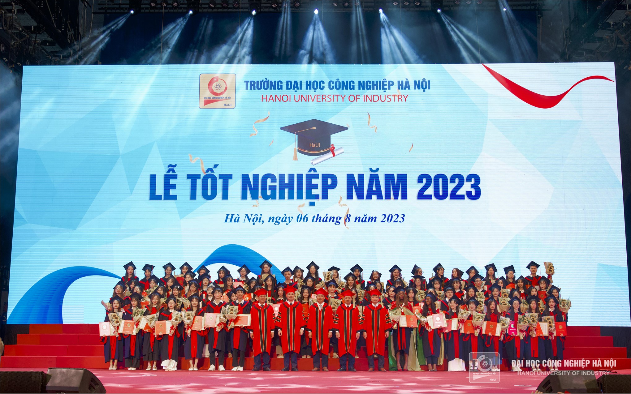 Trường Đại học Công nghiệp Hà Nội tổ chức Lễ tốt nghiệp lớn mạnh với gần 5,000 tân cử nhân, kỹ sư và thạc sĩ