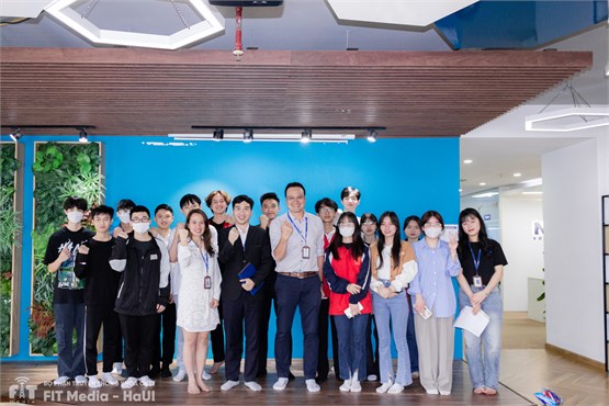Sinh viên Khoa CNTT hào hứng với chuyến thăm quan Công ty Cổ phần NTQ