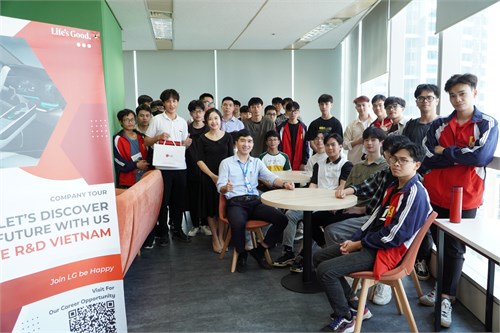 Sinh viên Khoa Công nghệ thông tin tham quan LG Electronics R&D Vietnam