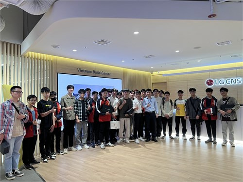 Sinh viên Khoa Công nghệ thông tin tham quan LG Electronics R&D Vietnam