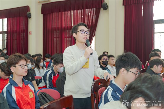 Sinh viên Khoa CNTT hào hứng với Hội thảo Công ty LG Electronics R&D Vietnam