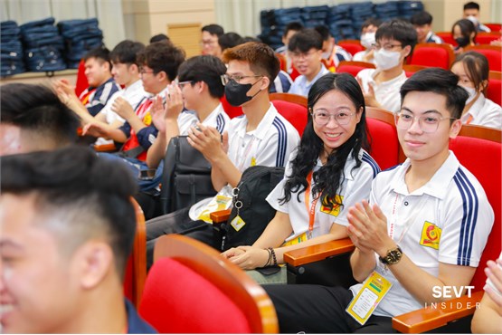 Sinh viên Khoa CNTT-HaUI tham gia chương trình trải nghiệm trực tiếp tại Samsung Thái Nguyên