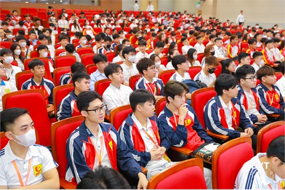 Sinh viên Khoa CNTT-HaUI tham gia chương trình trải nghiệm trực tiếp tại Samsung Thái Nguyên
