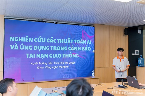 Lễ bảo vệ Đề tài Nghiên cứu Khoa học Sinh viên Khoa Công nghệ thông tin năm 2024