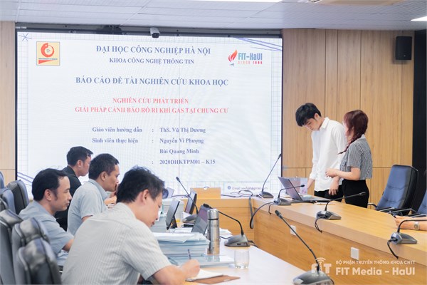 Lễ bảo vệ Đề tài Nghiên cứu Khoa học Sinh viên Khoa Công nghệ thông tin năm 2024