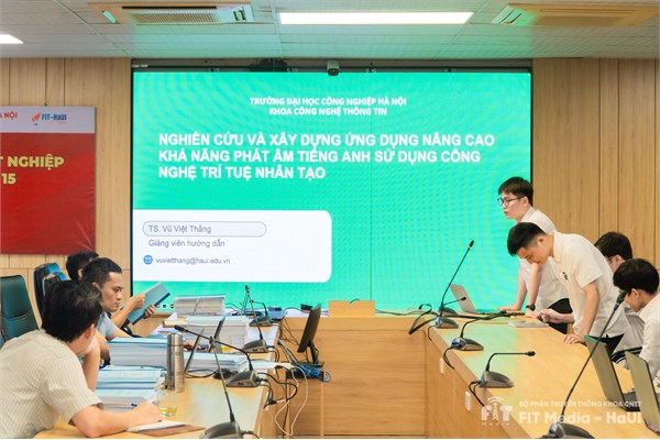 Lễ bảo vệ Đề tài Nghiên cứu Khoa học Sinh viên Khoa Công nghệ thông tin năm 2024