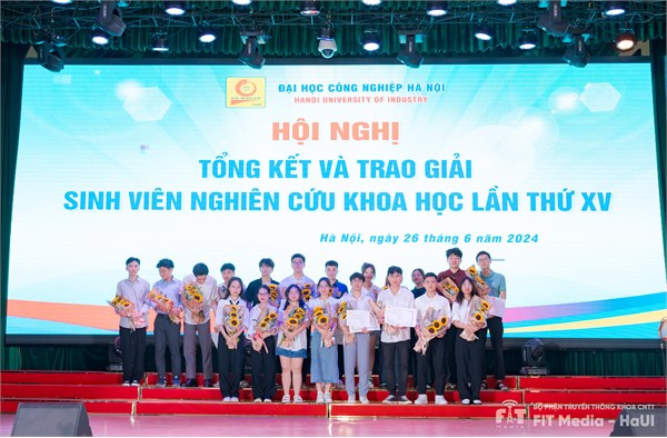 61 công trình khoa học Khoa CNTT được khen thưởng tại lễ trao giải sinh viên nghiên cứu khoa học năm học 2023-2024