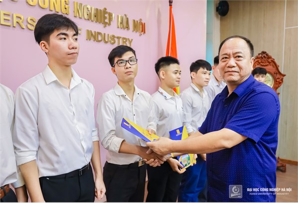 Sinh viên khoa Công nghệ thông tin trúng tuyển khóa đào tạo Sỹ Quan dự bị năm 2024