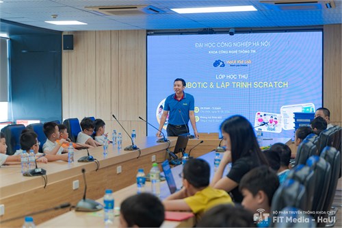 Khai giảng lớp học thử miễn phí Robotic và Lập trình Scratch