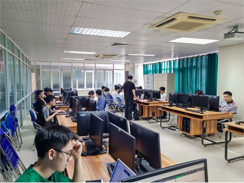 Gần 200 sinh viên Khoa CNTT thành công từ Khóa học Samsung Innovation Campus