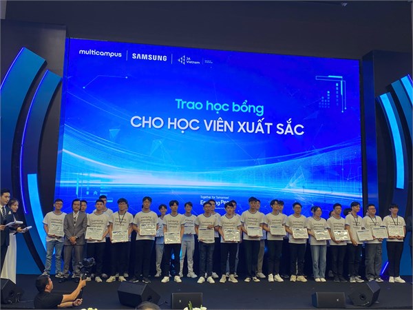 Sinh viên Khoa Công nghệ thông tin Trường Đại học Công Nghiệp Hà Nội đạt học bổng sinh viên xuất sắc Chương trình SIC 2023-2024