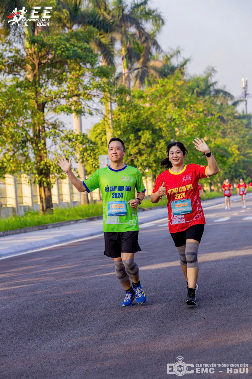 Cán bộ, giảng viên Khoa Công nghệ thông tin tham gia giải chạy Khoa Điện “Hỗ trợ sinh viên có hoàn cảnh khó khăn năm 2024”