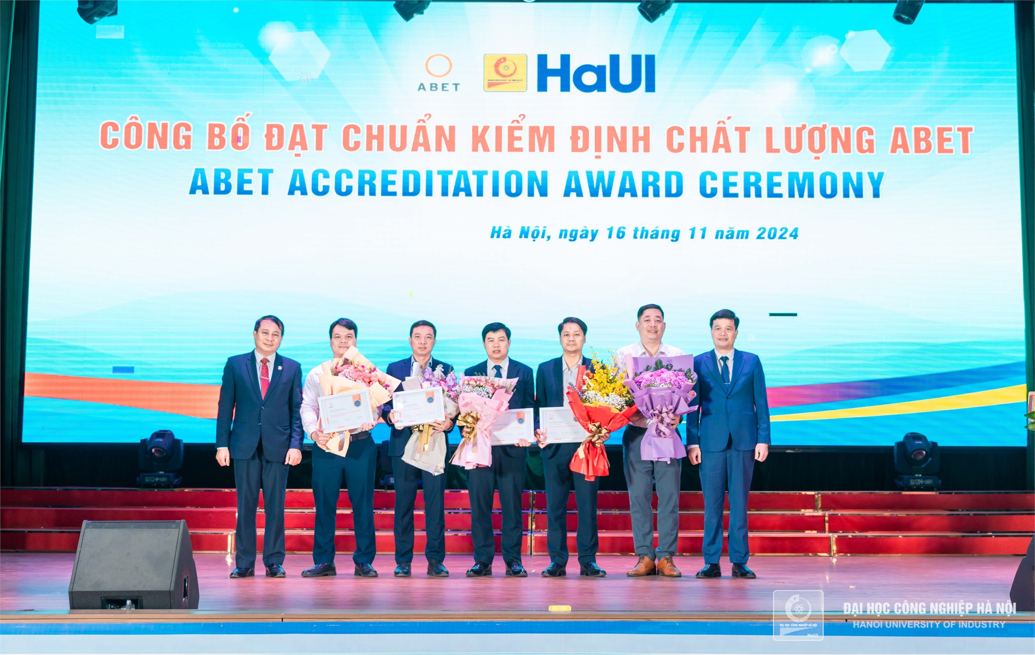 Khoa Công nghệ thông tin Trường Đại học Công Nghiệp Hà Nội vinh dự đón nhận Chứng nhận kiểm định ABET