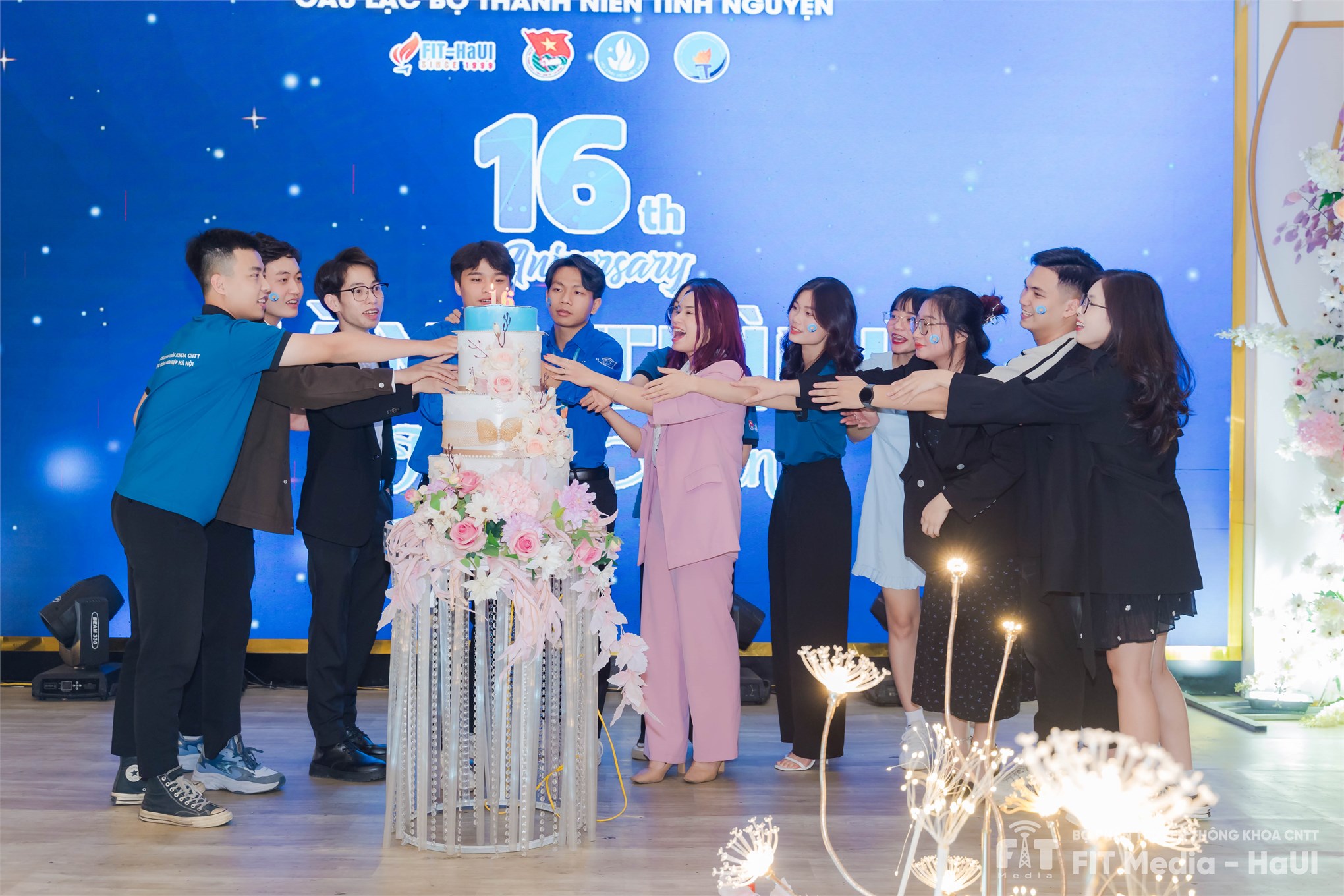 Chúc mừng Hành trình 16 thanh xuân Đội Thanh niên tình nguyện