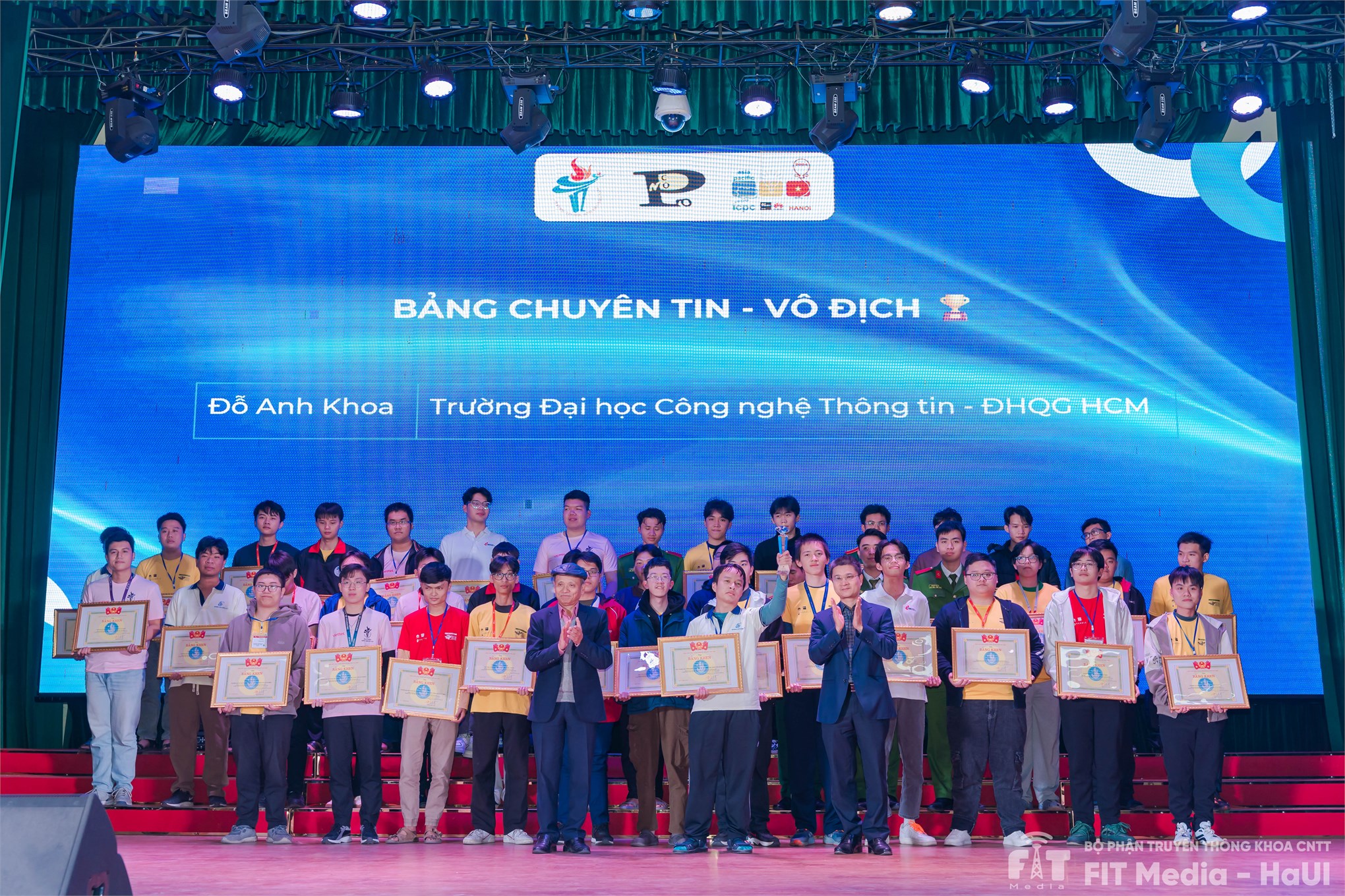 Việt Nam xuất sắc giành 2 Huy chương Vàng tại ICPC Asia Hanoi 2024