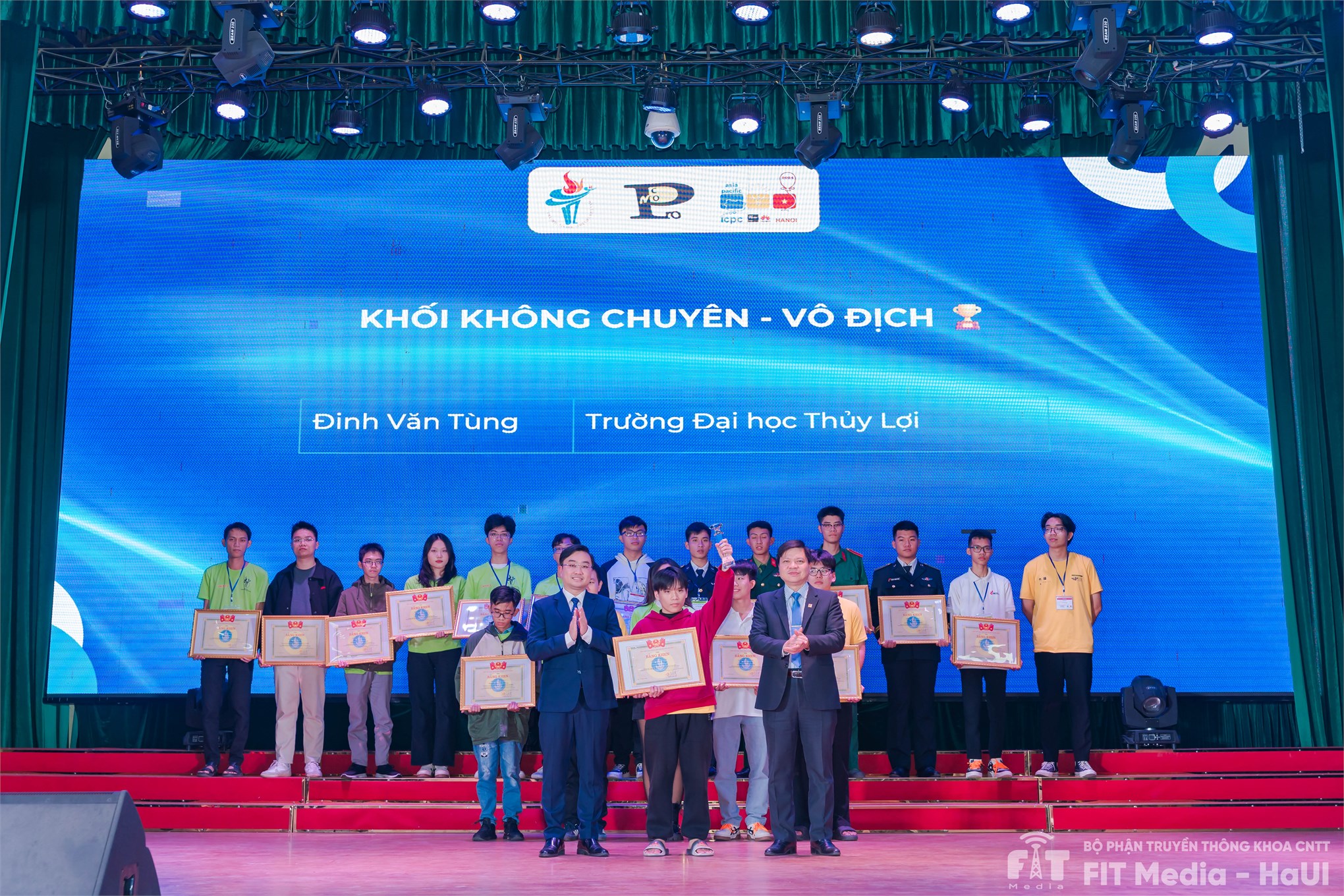 Việt Nam xuất sắc giành 2 Huy chương Vàng tại ICPC Asia Hanoi 2024