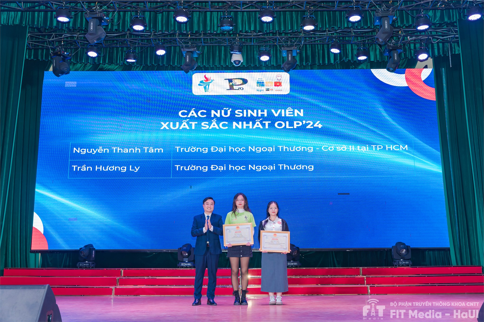 Việt Nam xuất sắc giành 2 Huy chương Vàng tại ICPC Asia Hanoi 2024