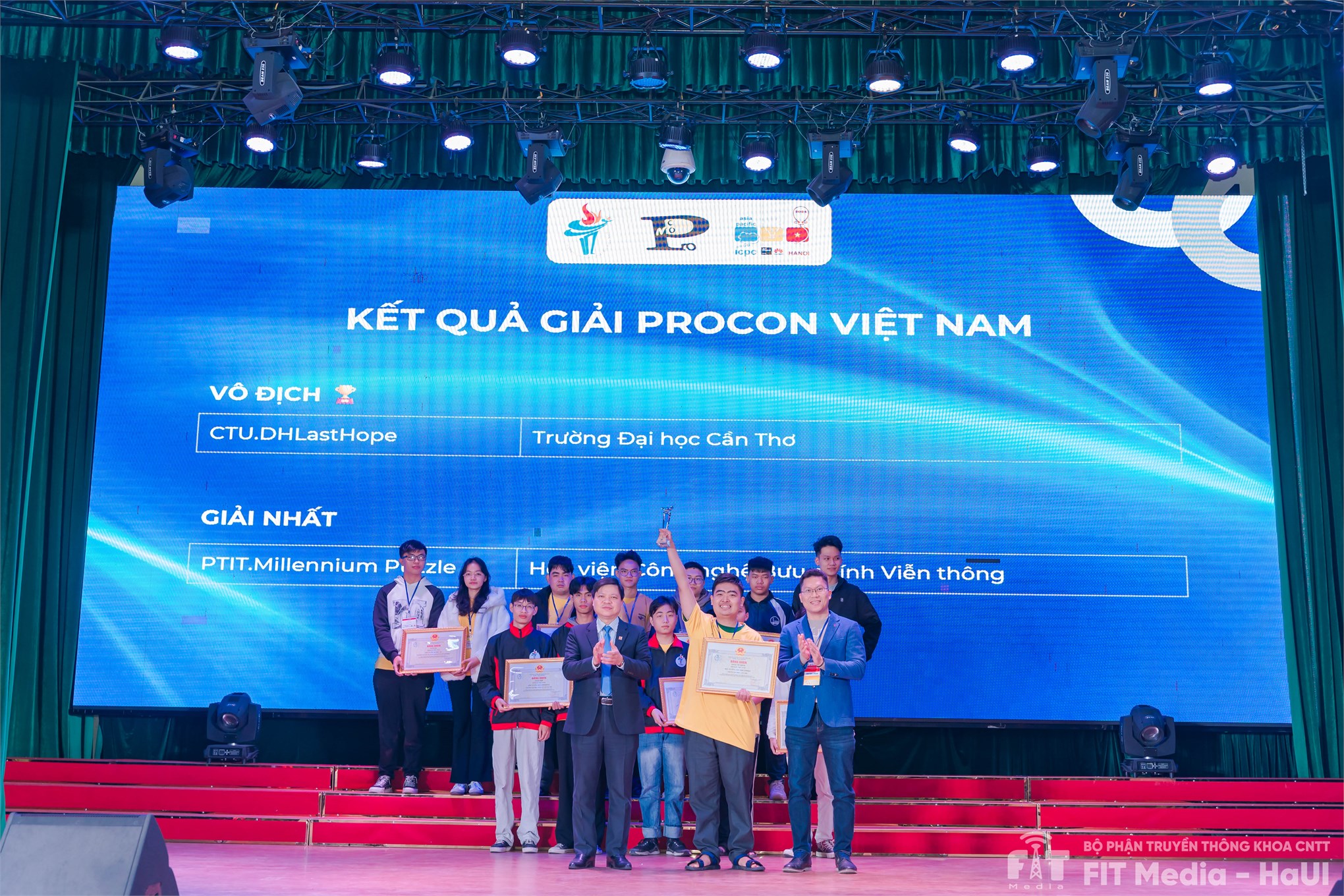 Việt Nam xuất sắc giành 2 Huy chương Vàng tại ICPC Asia Hanoi 2024