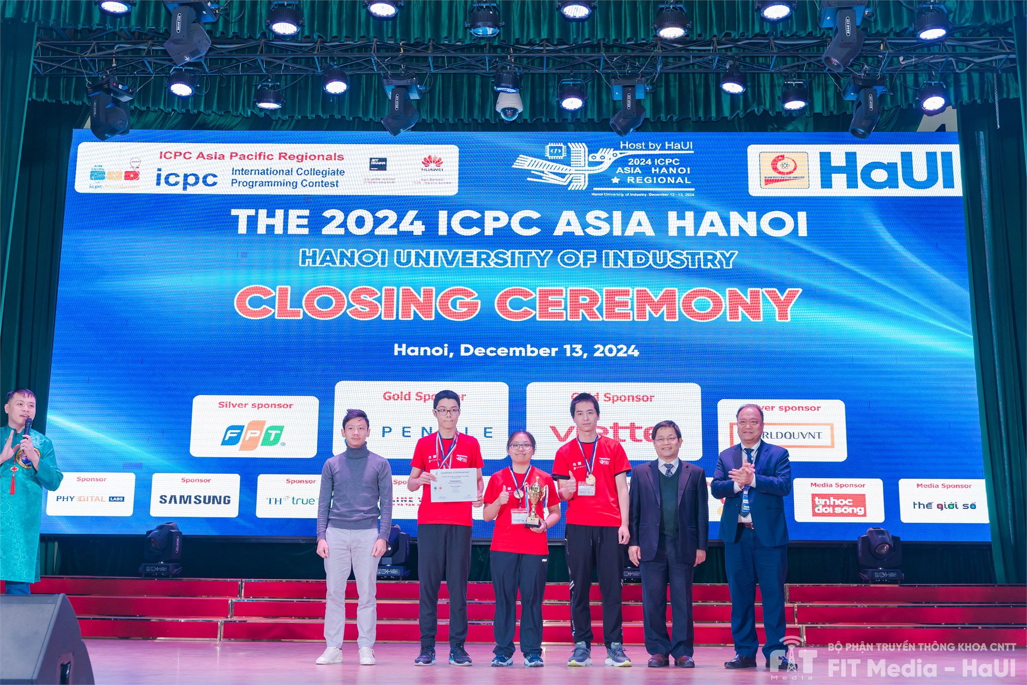 Việt Nam xuất sắc giành 2 Huy chương Vàng tại ICPC Asia Hanoi 2024