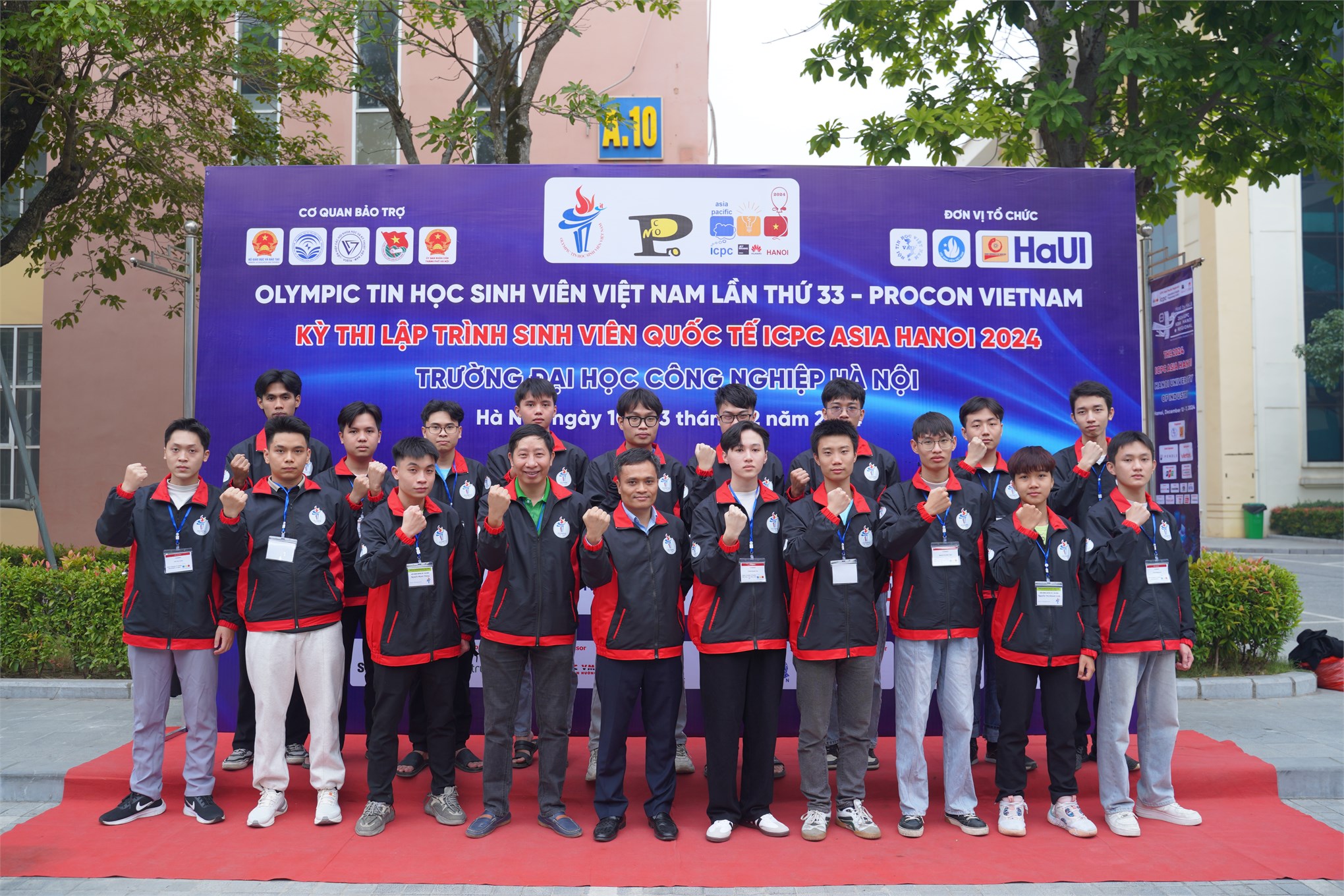 Sinh viên Khoa Công nghệ thông tin ghi thành tích nổi bật tại Olympic Tin học sinh viên Việt Nam lần thứ 33 và Kỳ thi Lập trình ICPC ASIA Hà Nội năm 2024