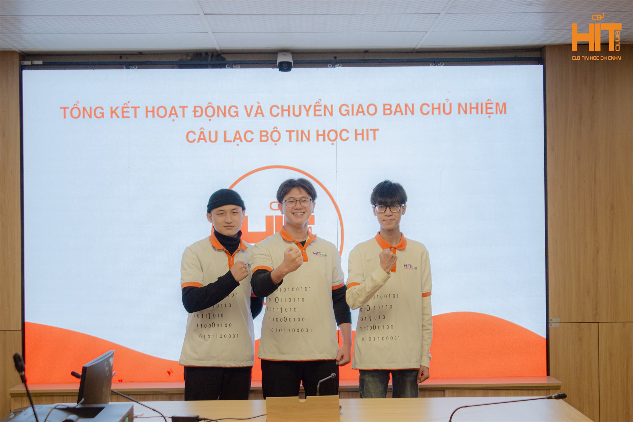 Chúc mừng Ban chủ nhiệm khóa 14 Câu lạc bộ Tin học HIT