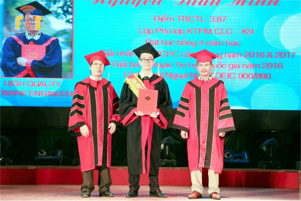 Sinh viên khoa Công nghệ thông tin được vinh danh thủ khoa xuất sắc toàn thành phố Hà Nội