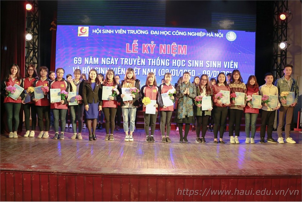 Tuyên dương "sinh viên 5 tốt" trường Đại học Công nghiệp Hà Nội năm 2019