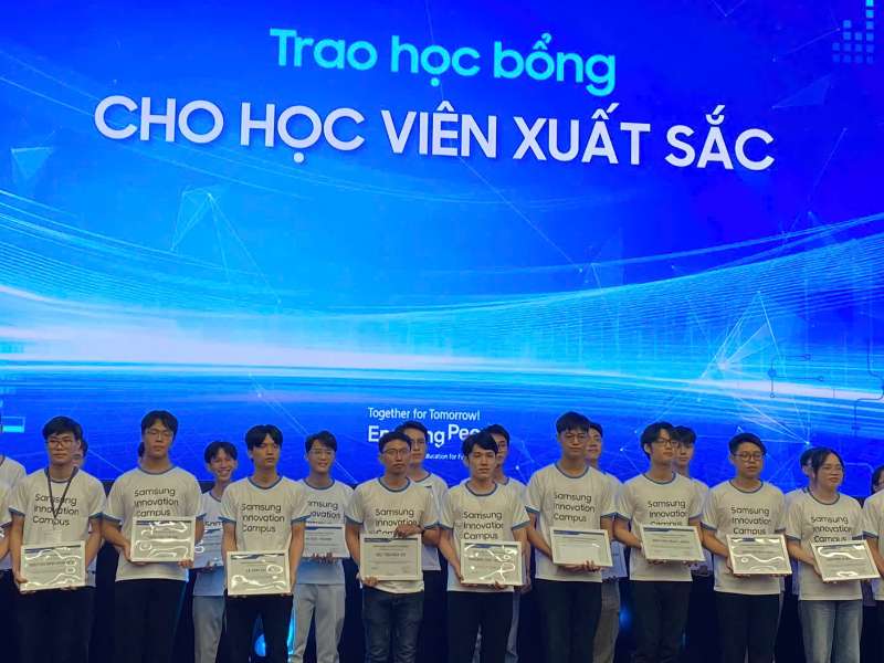 Sinh viên Khoa Công nghệ thông tin Trường Đại học Công Nghiệp Hà Nội đạt học bổng sinh viên xuất sắc Chương trình SIC 2023-2024