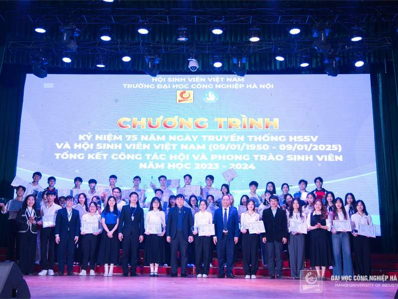 Tuổi trẻ đoàn viên, thanh niên Trường Công nghệ thông tin và Truyền thông chào mừng kỷ niệm 75 năm ngày truyền thống học sinh, sinh viên và Hội Sinh viên Việt Nam (09/01/1950-09/01/2025)